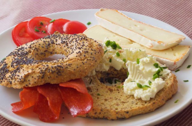 Low Carb Bagels Rezept - leckere glutenfreie, kohlenhydratarme Bagels - Perfekt für's Low Carb Frühstück