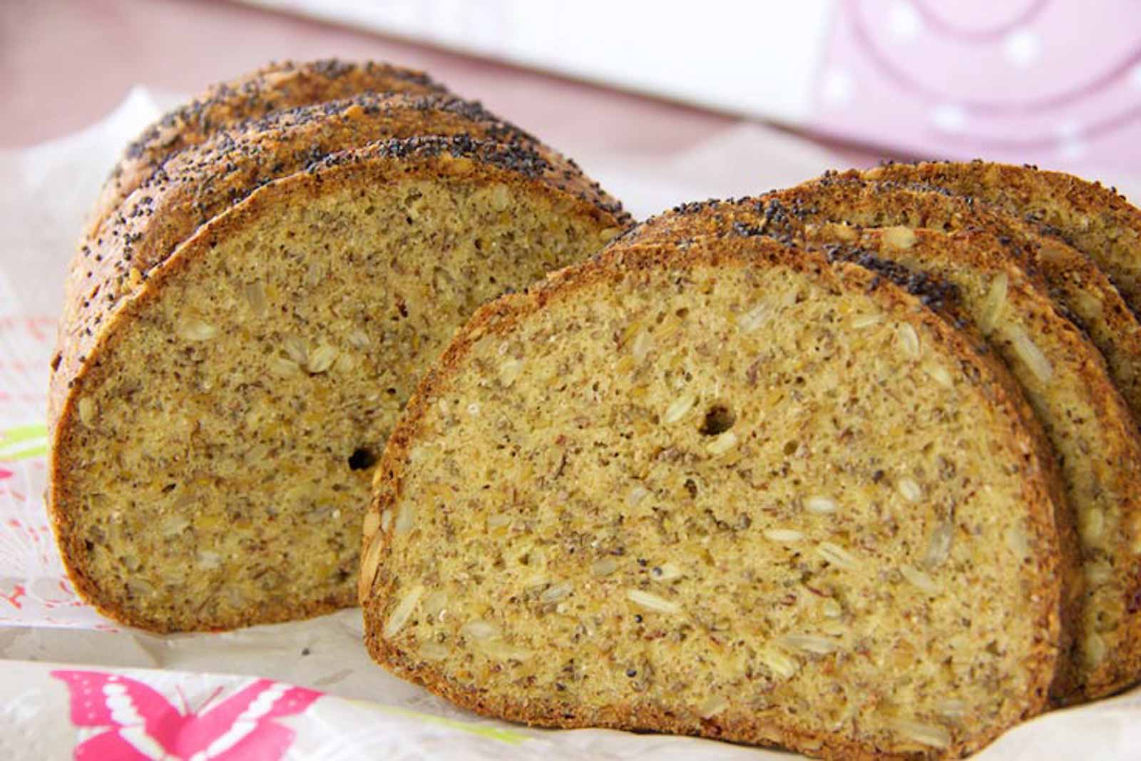Low Carb Chia-Leinsamen-Hüttenkäse-Brot ohne Mehl glutenfrei Low Carb - salala.de - Ein Low Carb Brot, dass den Namen Brot auf jeden Fall verdient hat. Gewürzt mit dem richtigen Brotgewürz musst Du bei deiner Low Carb Ernährung nun nicht mehr auf Brot verzichten.