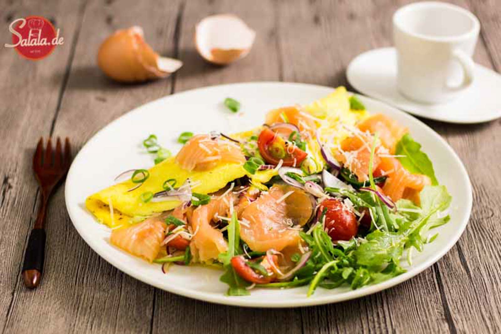 Omelette mit Lachs, Tomaten und Rucola – by salala.de – Rezept zum Low Carb Frühstück Omelette mit Lachs, Tomaten und Rucola - by salala.de - Rezept zum Low Carb Frühstück