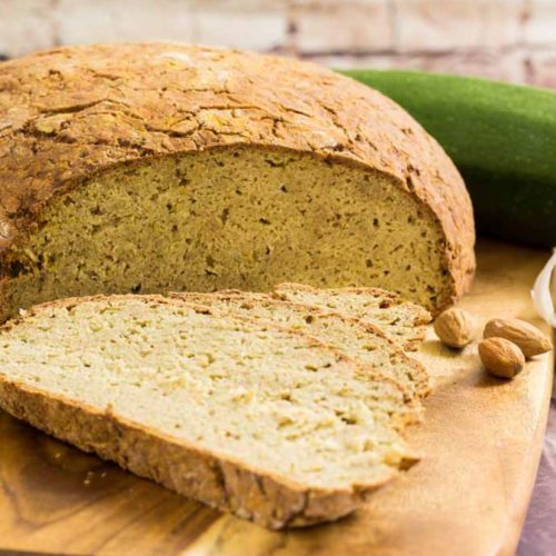 Low Carb Zucchinibrot Rezept - by salala.de - ohne Mehl, glutenfrei und 4g Ballaststoffe #glutenfrei #lowcarbbrot #zucchini #zucchinibrot #brotohnemehl #lowcarb #rezepte