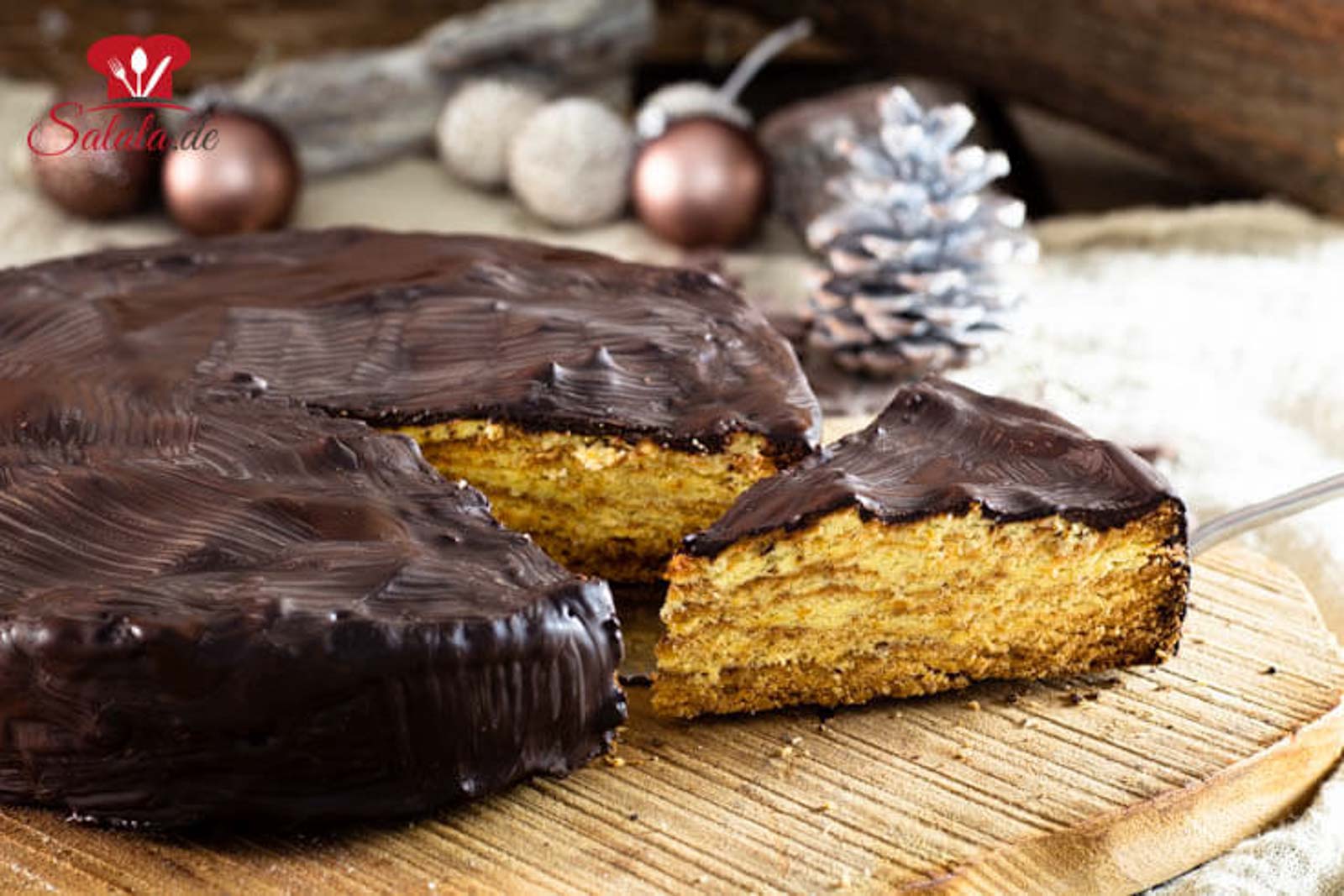 Baumkuchen. Das ist doch der Kuchen der so oft gebacken werden muss oder? Jap, genau der. Und wir haben ihn Lowcarbifiziert. Ohne Kokosmehl, dafür mit Bambusfasern. Und mit wenig Kohlenhydraten schmeckt der Baumkuchen gleich doppelt so lecker. Den musst du probieren. #lowcarb #lowcarbbaumkuchen #lowcarbweihnachten #lowcarbweihnachtsgebaeck #baumkuchenohnemehl #glutenfreierbaumkuchen Baumkuchen. Das ist doch der Kuchen der so oft gebacken werden muss oder? Jap, genau der. Und wir haben ihn Lowcarbifiziert. Ohne Kokosmehl, dafür mit Bambusfasern. Und mit wenig Kohlenhydraten schmeckt der Baumkuchen gleich doppelt so lecker. Den musst du probieren. #lowcarb #lowcarbbaumkuchen #lowcarbweihnachten #lowcarbweihnachtsgebaeck #baumkuchenohnemehl #glutenfreierbaumkuchen